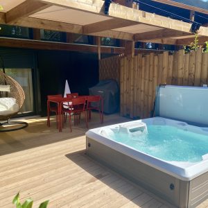 Terrasse avec son spa privatif